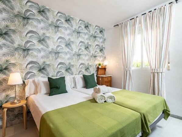 2 bedrooms, iron/ironing board, free WiFi, bed sheets - MONKO LAS PALMERAS TORREMOLINOS (Torremolinos)
