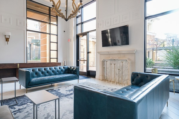 Télévision, chaîne hi-fi