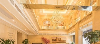 Vienna International Hotel (Hubei Yichang East Railway Station Wuyi Square)