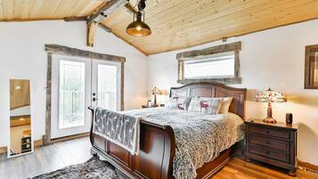 4 bedrooms, in-room safe, iron/ironing board, free WiFi