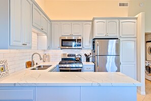 Fridge, microwave, oven, stovetop - NEW ⚡️ Casa de Luna (Oceanside)