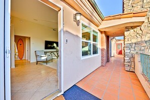 Exterior detail - Ev charger, Jacuzzi, Pool, Sonos, 5 min walk Beach, 8 min drive to Legoland, (Oceanside)