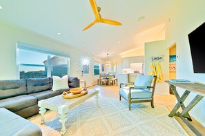 Smart TV, books, stereo - NEW ⚡️ Casa de Luna (Oceanside)