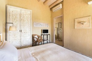 6 chambres, fer et planche à repasser, accès au Wi-Fi (inclus)