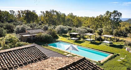 Casa de campo reformada enclavada en la naturaleza con piscina privada