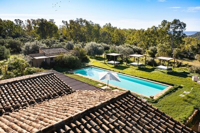 Converted farmhouse, nestled in nature, with pool
