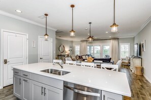 Interior - Closest Complex to Community Pool | Electric Car Charging Outlet | Private Beach Club | Golf |Tennis (Pensacola)