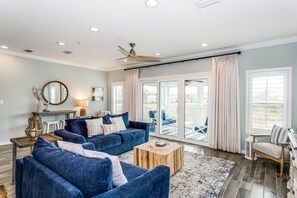 Smart TV - Closest Complex to Community Pool | Electric Car Charging Outlet | Private Beach Club | Golf |Tennis (Pensacola)