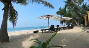 On the beach, sun-loungers, beach towels - My Villa is a Highly privet For you and Entire Villa  for your Holiday (Dodanduwa)