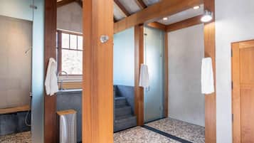 House, 4 Bedrooms | Bathroom | Towels