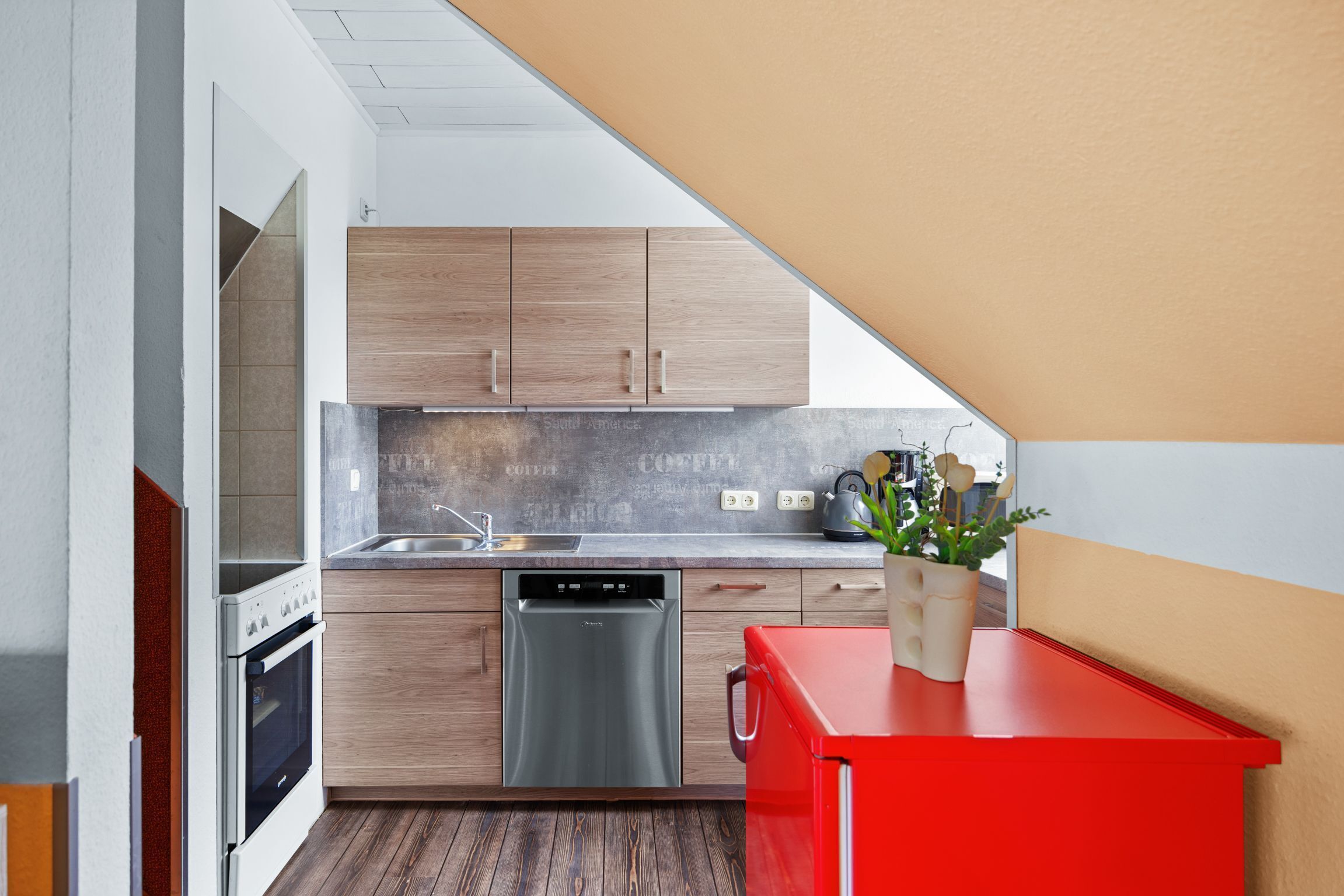 冷蔵庫、電子レンジ、オーブン、食器洗い機