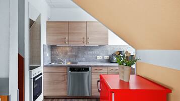 Kühlschrank, Mikrowelle, Ofen, Geschirrspüler