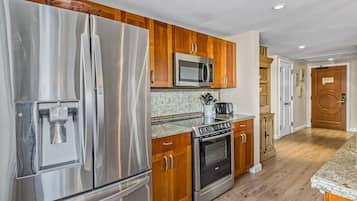 Apartment, 2 Schlafzimmer | Eigene Küche | Kühlschrank, Ofen, Wasserkocher mit Kaffee-/Teezubehör, Toaster