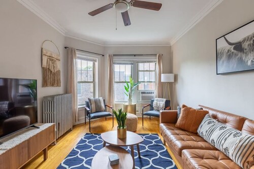 🌟Spacious|Inviting 2BR Heart of Lively Lincoln Sq🌟