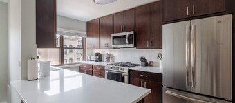 Charming Retreat in Evanston Right Next to Beach