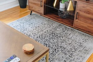 Interior - Cozy and Intimate 1BR in Lively Lincoln Square (Chicago)