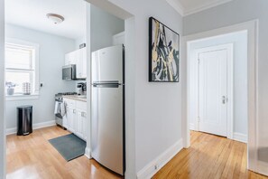 Private kitchen - Cozy and Intimate 1BR in Lively Lincoln Square (Chicago)