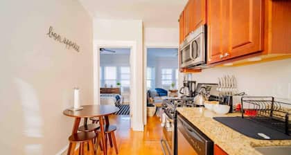 Stylish and Comfy Retreat 10 Minutes from Wrigley