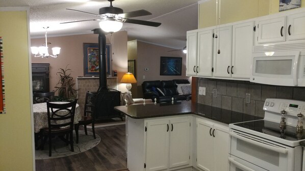 Microwave, dishwasher, coffee/tea maker, cookware/dishes/utensils