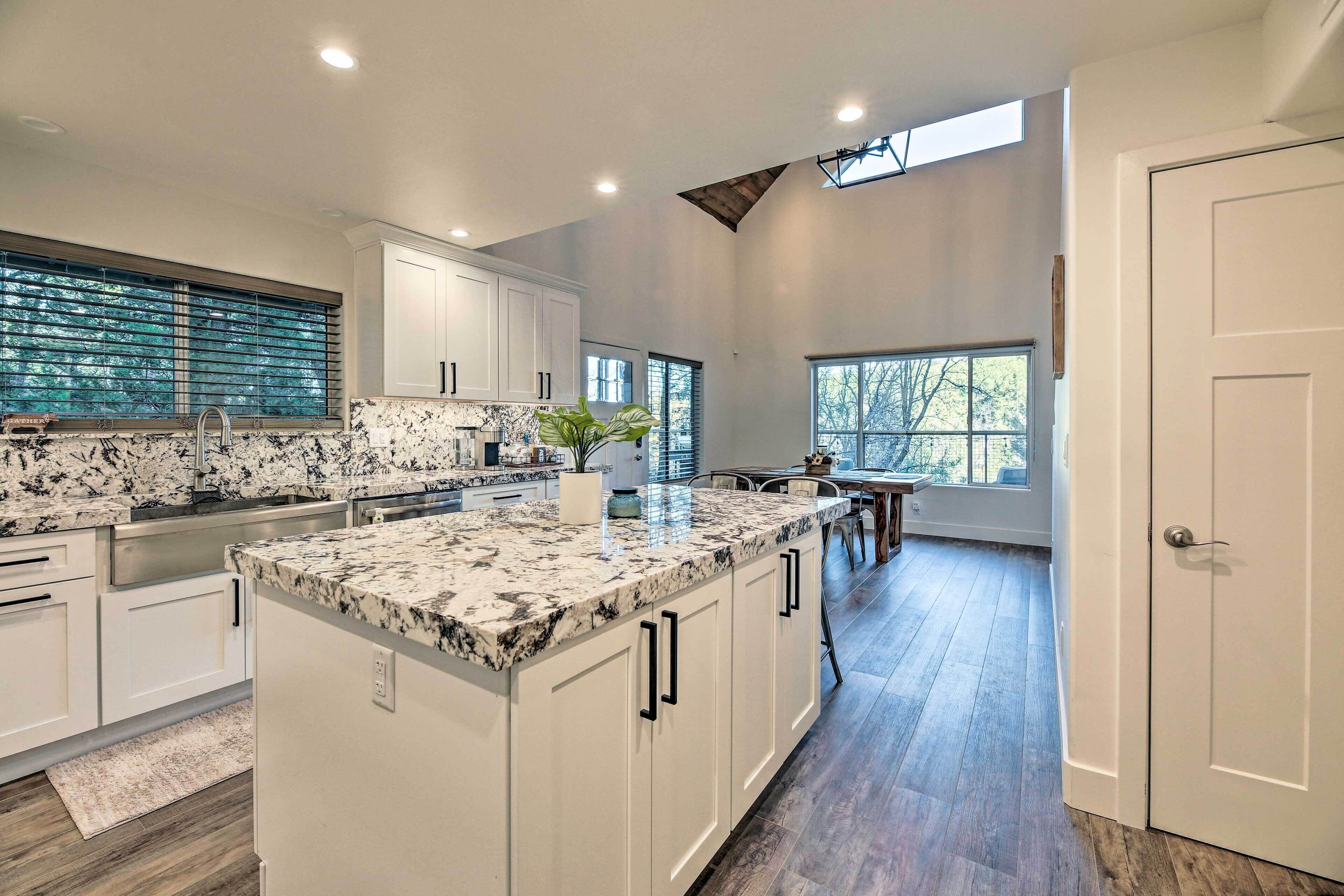 Fridge, microwave, stovetop, dishwasher