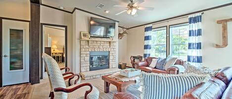 TV, fireplace, DVD player, books