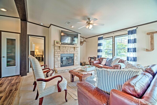 TV, fireplace, DVD player, books