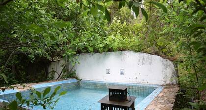 GĂźte Ă SĂŁo LuĂs avec piscine privĂ©e