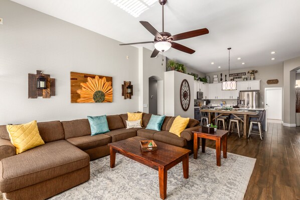 Televisio, takka, musiikkikirjasto, videokirjasto