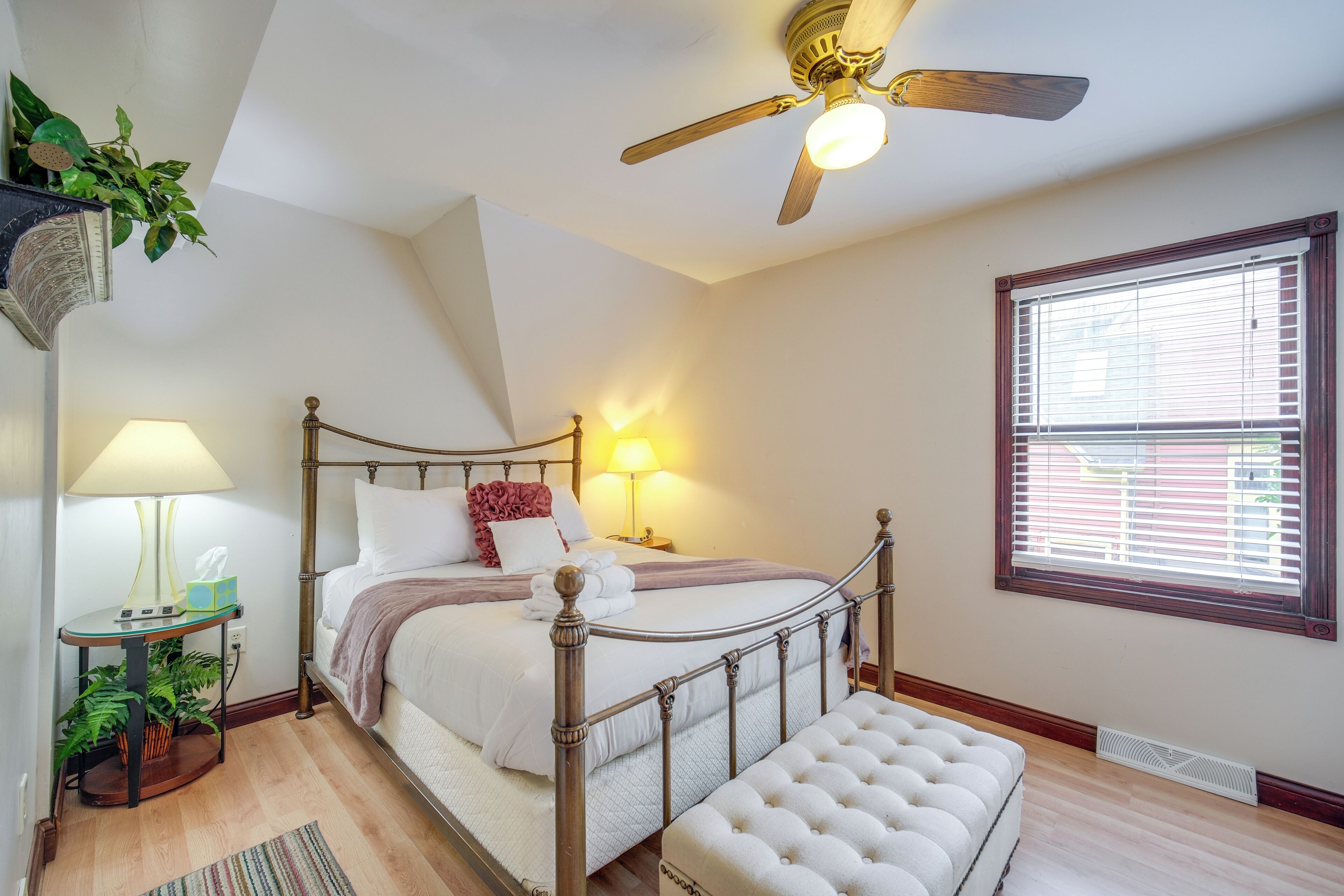 3 bedrooms, iron/ironing board, free WiFi, bed sheets