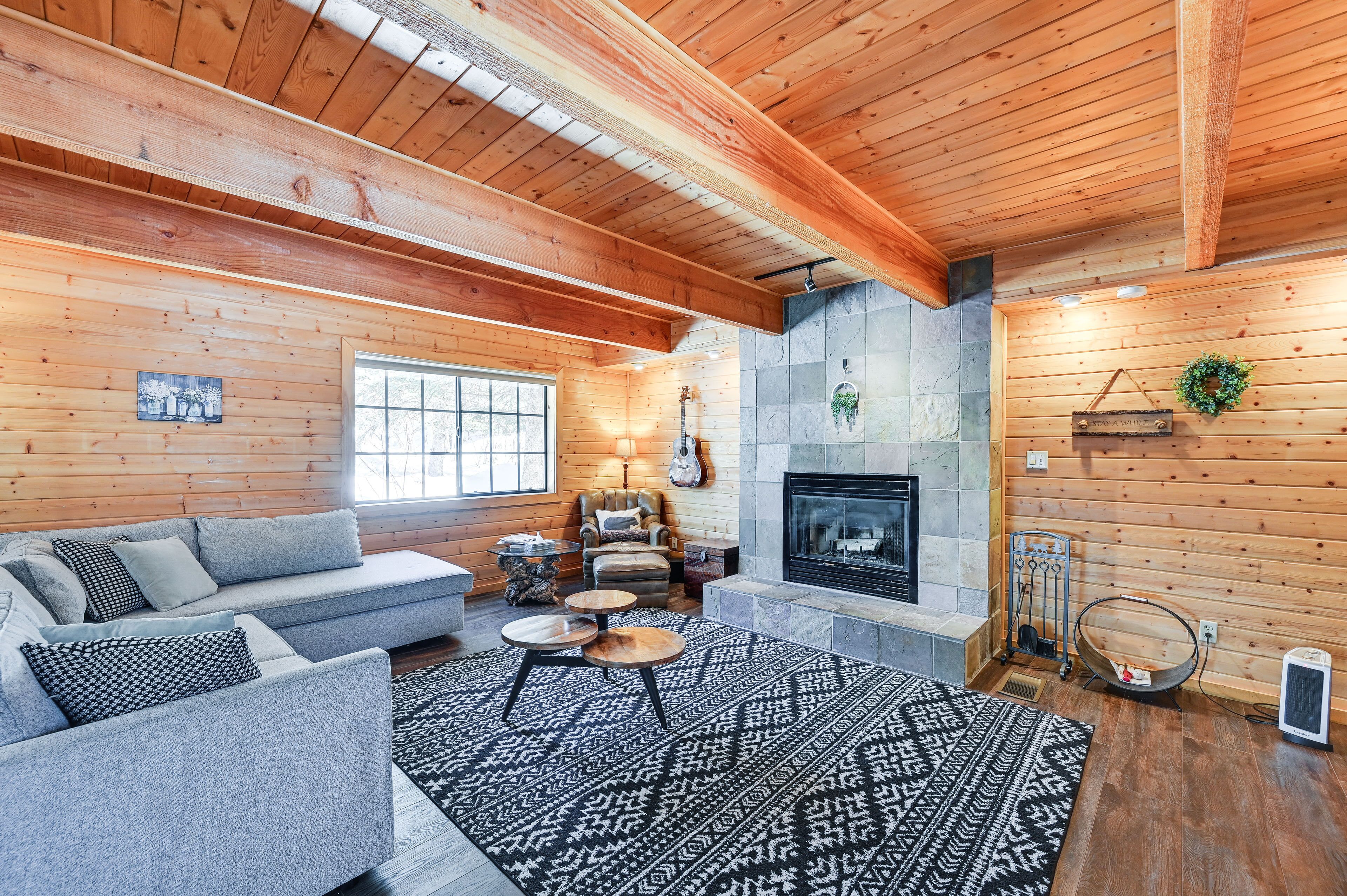 A-Frame Munds Park Retreat: 35 Miles to Snowbowl