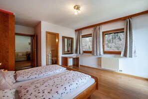 1 quarto, Wi-Fi de cortesia, roupa de cama