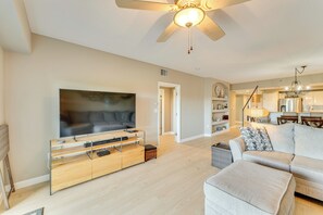 TV - New Smyrna Beach Condo w/ Balcony & Pool Access (New Smyrna Beach)