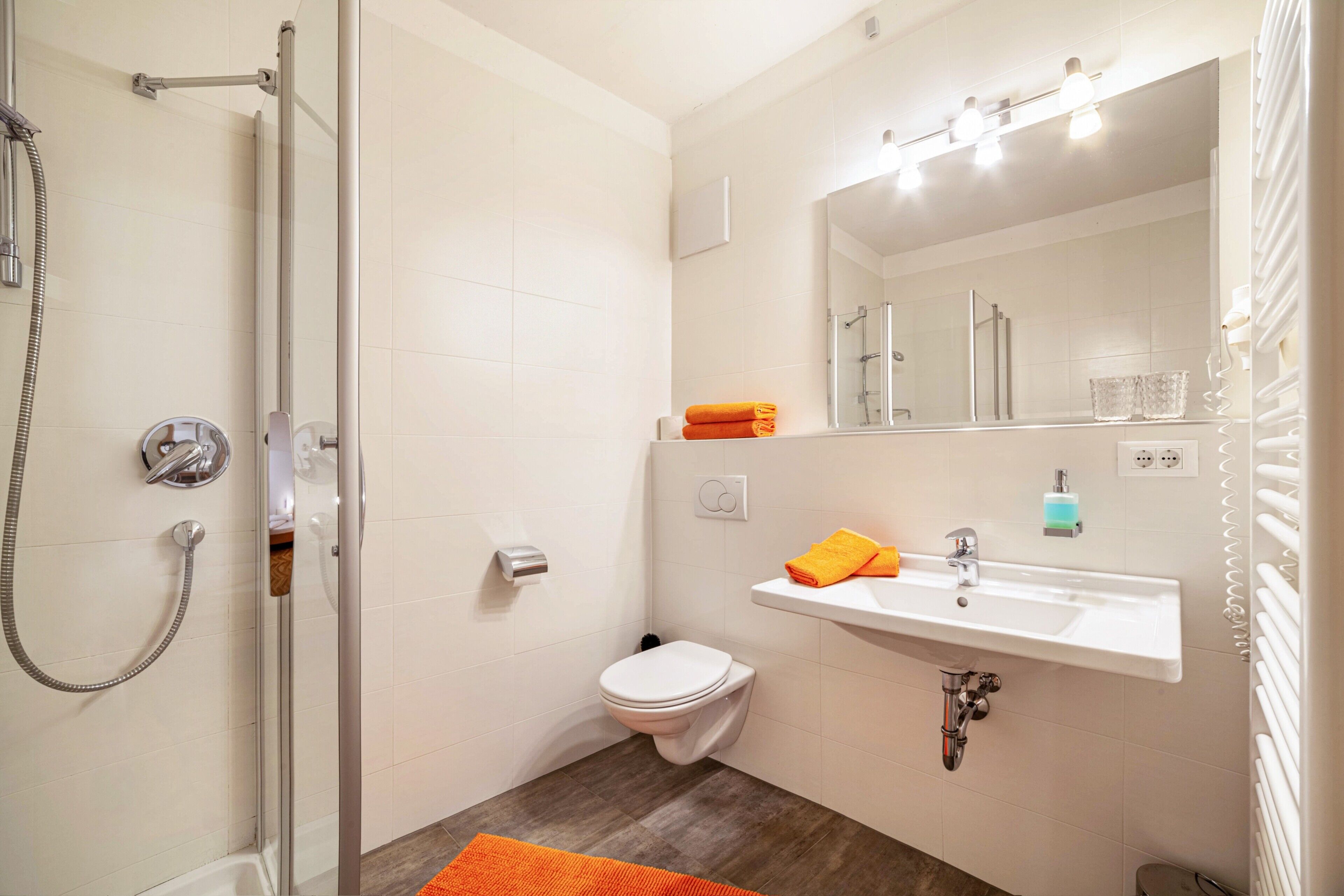 Douche, serviettes fournies