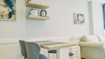 Room | In-room dining