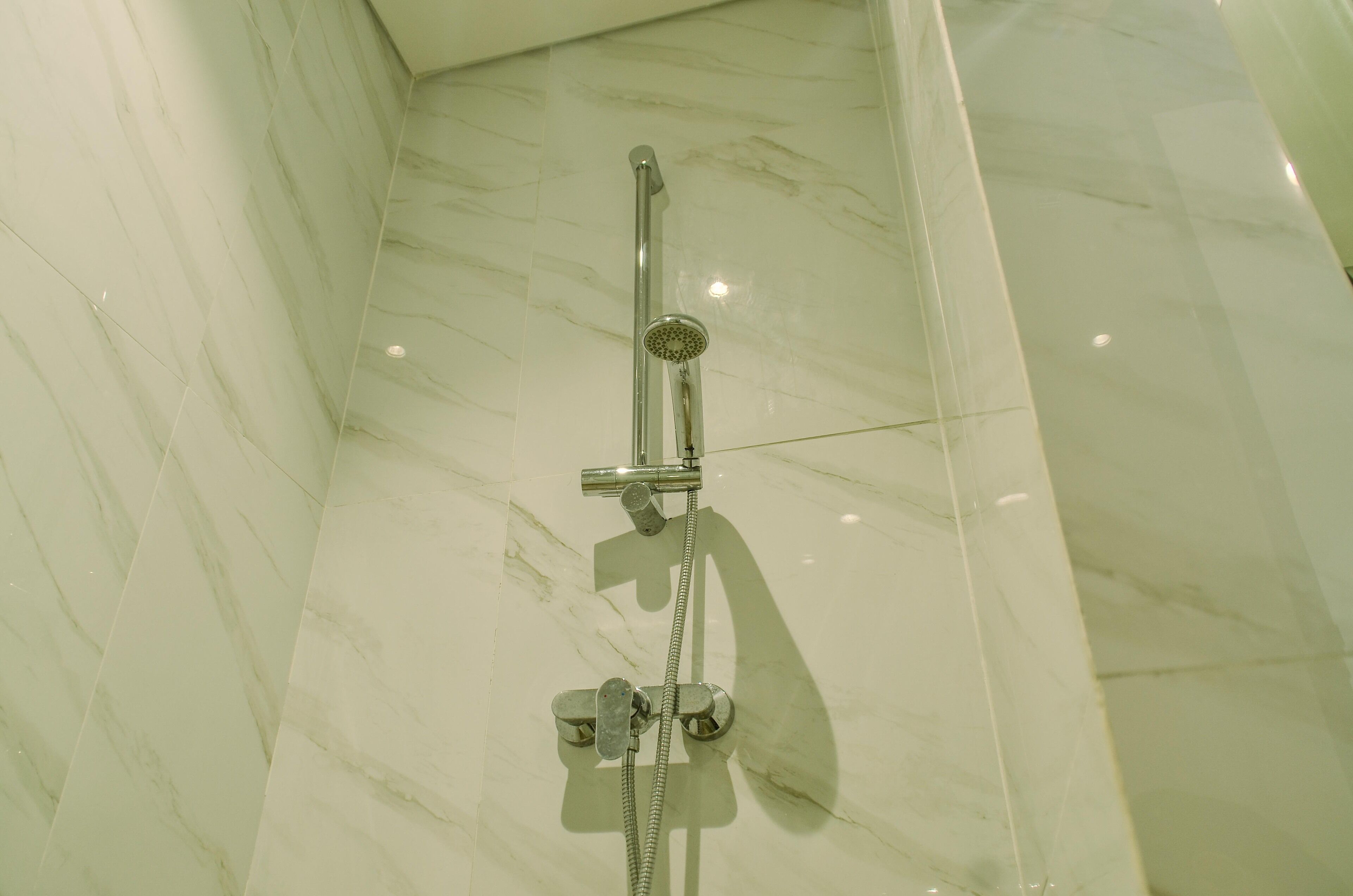 Room | Bathroom | Shower, free toiletries, towels