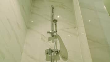 Room | Bathroom | Shower, free toiletries, towels