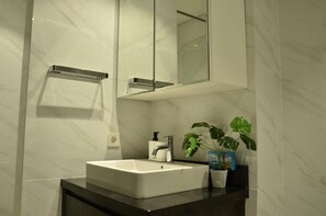 Room | Bathroom - Elegant 1Br At Branz Bsd City Apartment (Pagedangan)