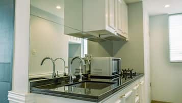 Kamar | Dapur pribadi | Lemari es, kompor, dan peralatan masak/sendok-piring