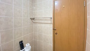 ห้องพัก | ห้องน้ำ | ฝักบัว, ของใช้ในห้องน้ำฟรี, ผ้าเช็ดตัว