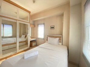 2 bedrooms, free WiFi, bed sheets - Cozy 2Br At Pinewood Apartment (Cileunyi)