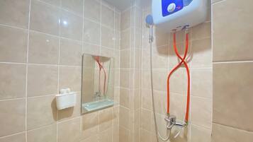 Room | Bathroom | Shower, free toiletries, towels