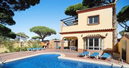 Villa Fátima mit Pool, Garten und WLAN