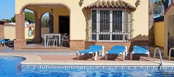 Villa Fátima with Pool, Garden & Wi-Fi