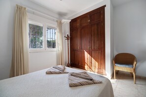 4 Schlafzimmer, Bügeleisen/Bügelbrett, kostenloses WLAN, Bettwäsche