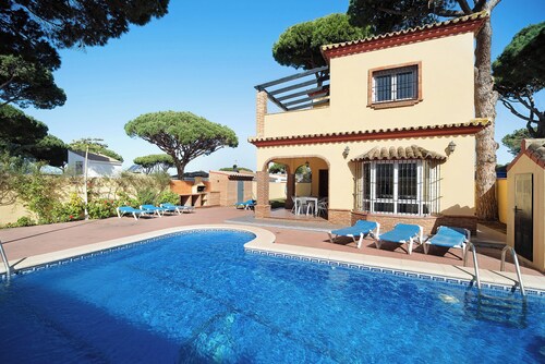 Villa Fátima with Pool, Garden & Wi-Fi