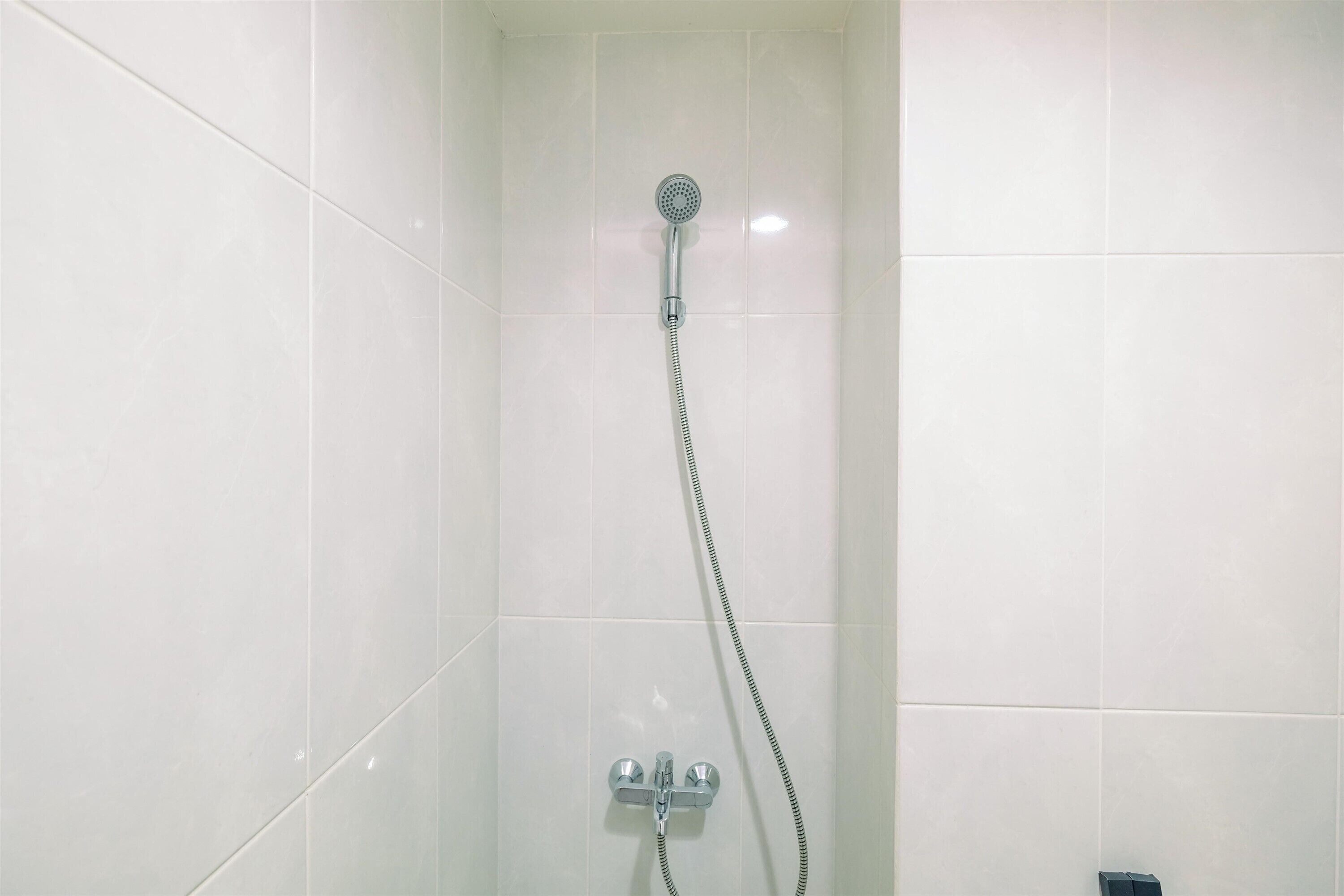 Ducha, artículos de tocador gratuitos, toallas