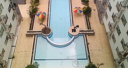 Pool View 2Br Apartment At The Jarrdin Cihampelas