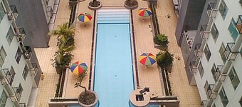 Pool View 2Br Apartment At The Jarrdin Cihampelas