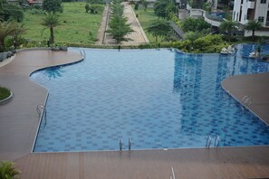 Outdoor pool - Great Deal Studio Room At Serpong Greenview Apartment (South Tangerang)