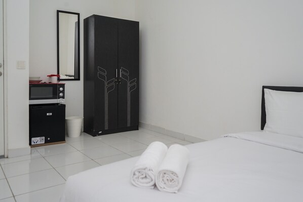 Interior - Comfort Studio No Kitchen Apartment At Aeropolis Residence (Tangerang)
